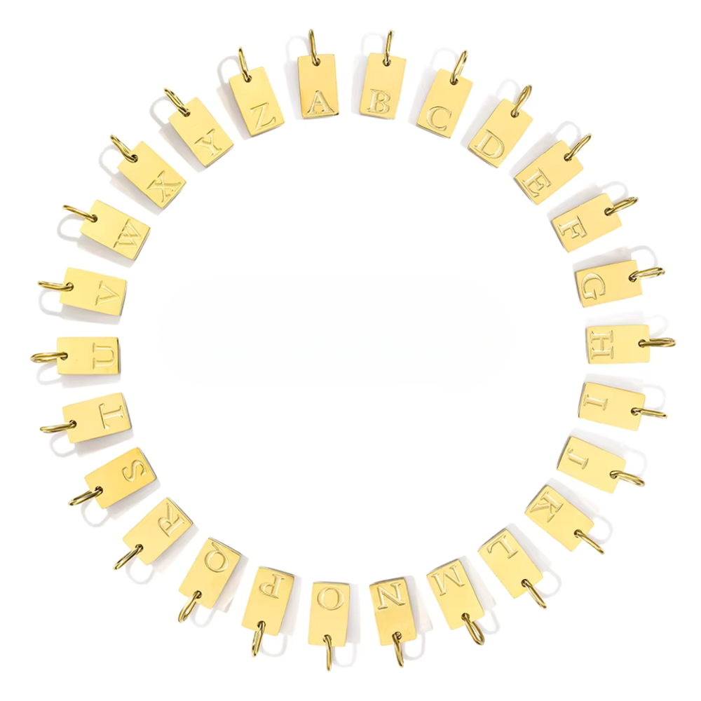 Set aus goldenen Alphabet Buchstabenanhängern aus Edelstahl, personalisierbare Schmuckanhänger