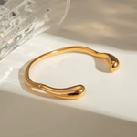 Armreif Gold Damen – zeitloses Schmuckstück, modern & stilvoll