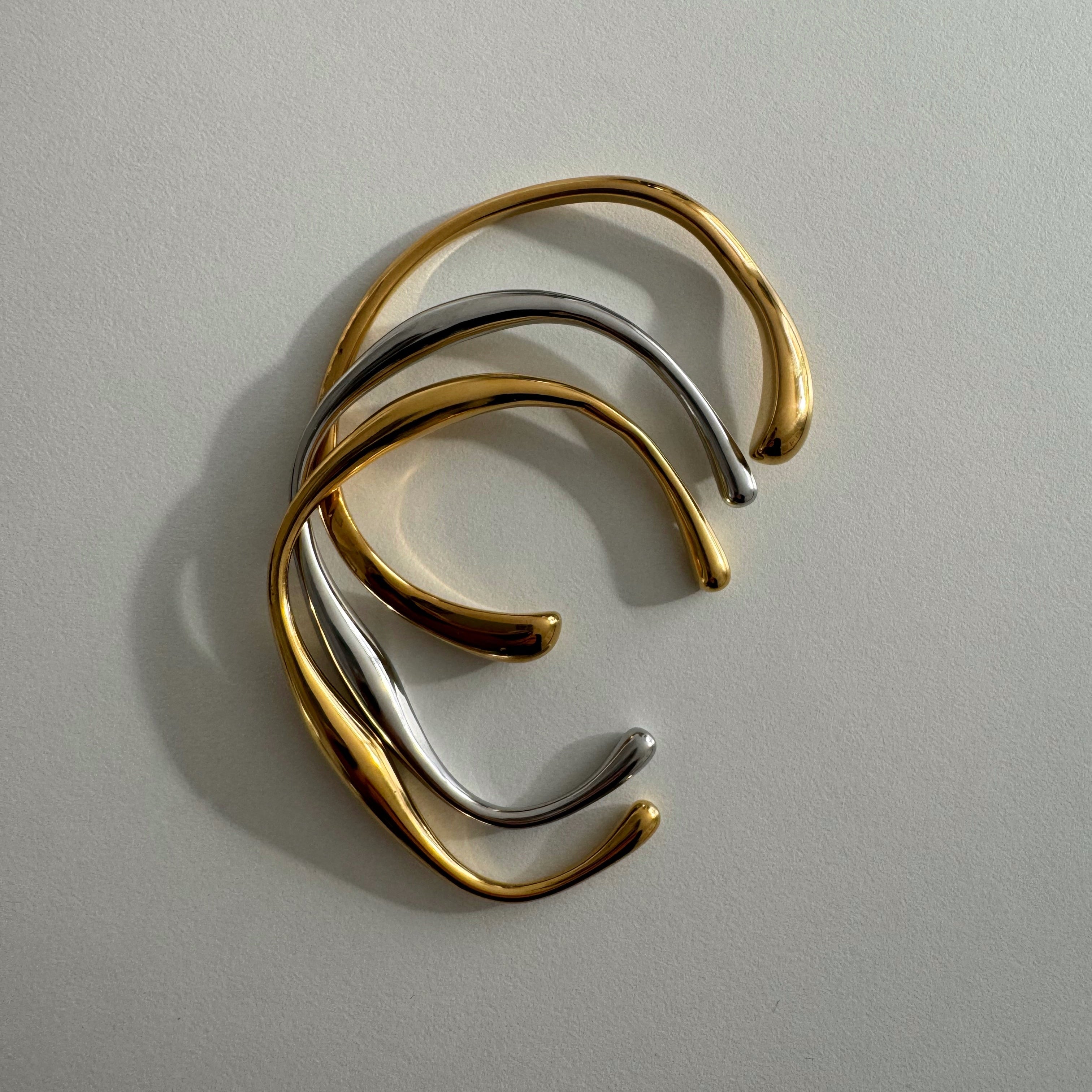 Aura Armreif Silber und Gold Detailaufnahme – schlichtes Armband, stilvoll & elegant