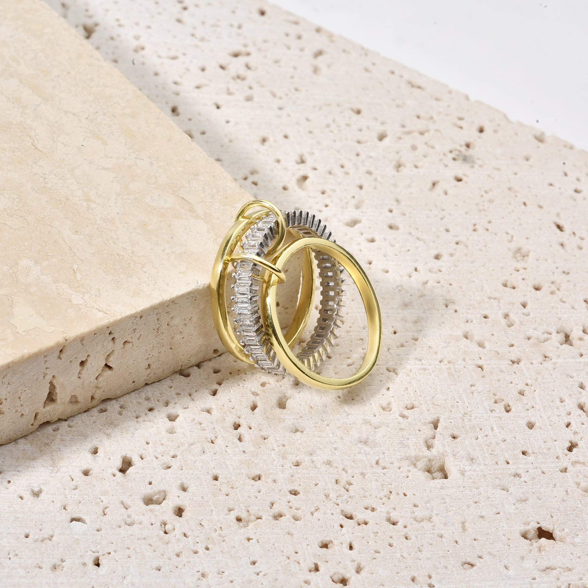 Detailaufnahme Baguette Ring Gold/Silber aus 925 Sterling Silber mit Zirkonia-Steinen