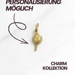 Produktmotiv „Personalisierung möglich“ mit Bali Charm in Gold, Charm-Kollektion No. 20 auf hellem Hintergrund.