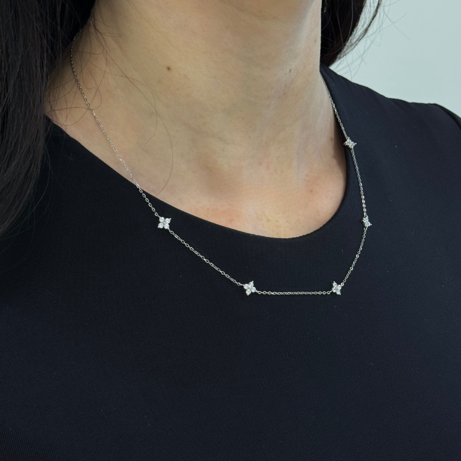 Blumen Halskette Silber – elegante Damenkette mit filigranem Design