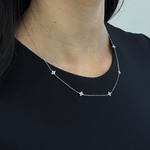Blumen Halskette Silber – elegante Damenkette mit filigranem Design