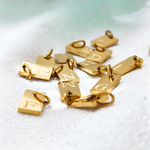 Goldener Buchstabenanhänger aus Edelstahl, personalisierter Charm für Halsketten, modernes Schmuckdesign