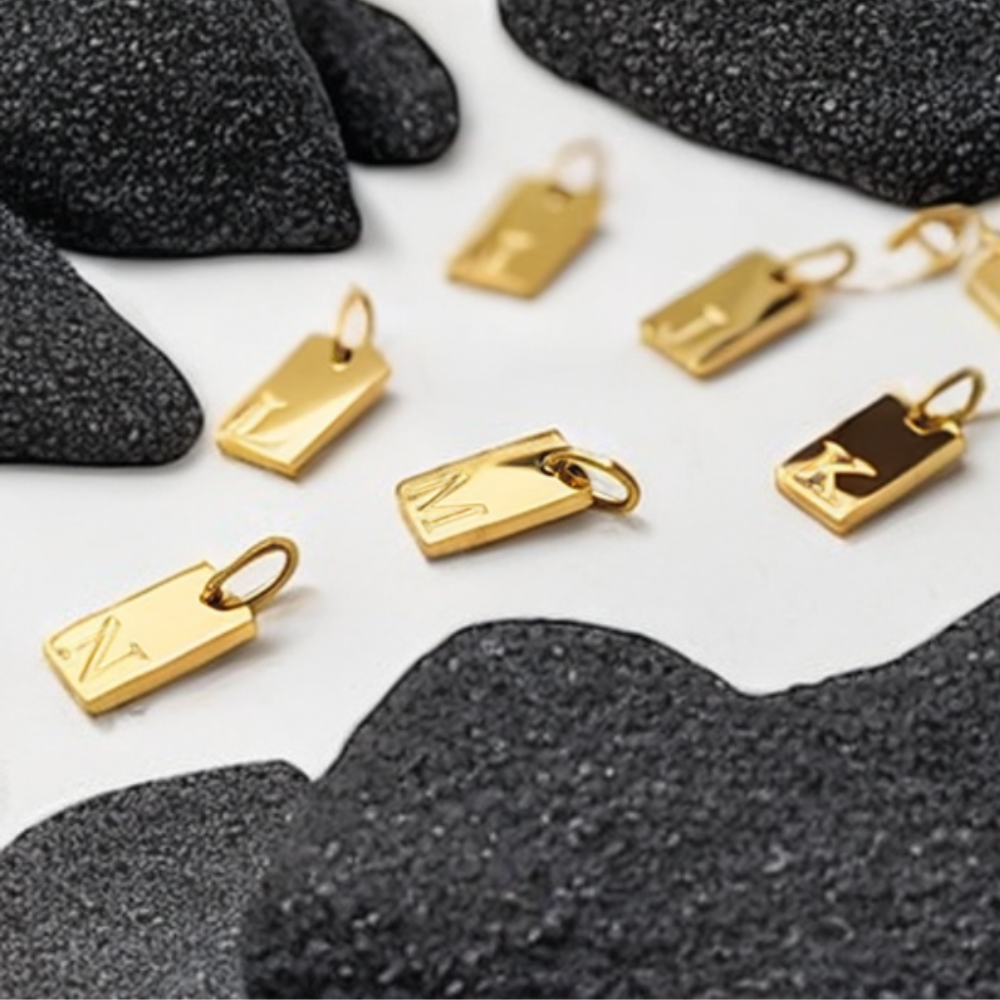 Personalisierbare Buchstaben Charm Anhänger Gold, Edelstahl Schmuck für Halsketten, eleganter Stil