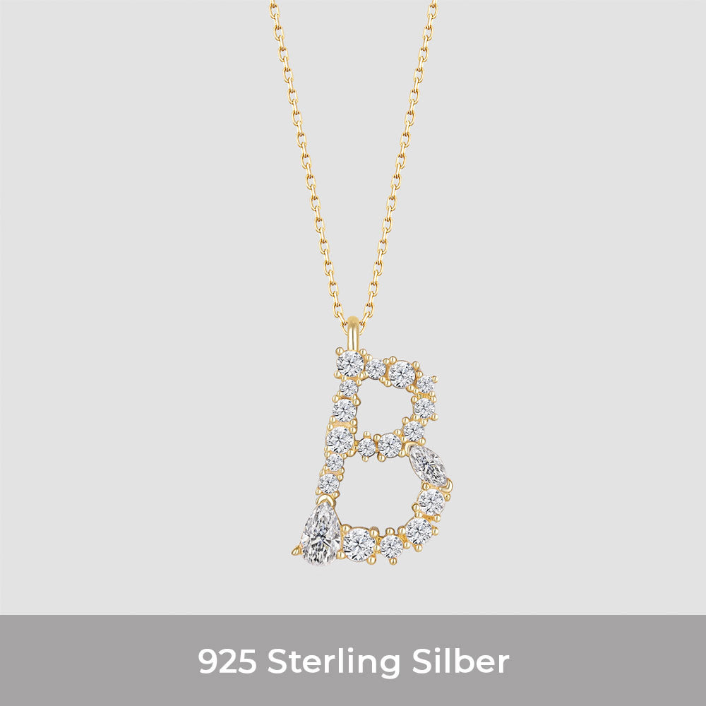 Buchstaben Anhänger B in Gold mit Zirkonia White an feiner Kette – Produktfoto.