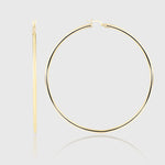 Bump XXXL Creole in Gold, großer runder Hoop-Ohrring, 61 mm Durchmesser, eleganter Look für Damen.