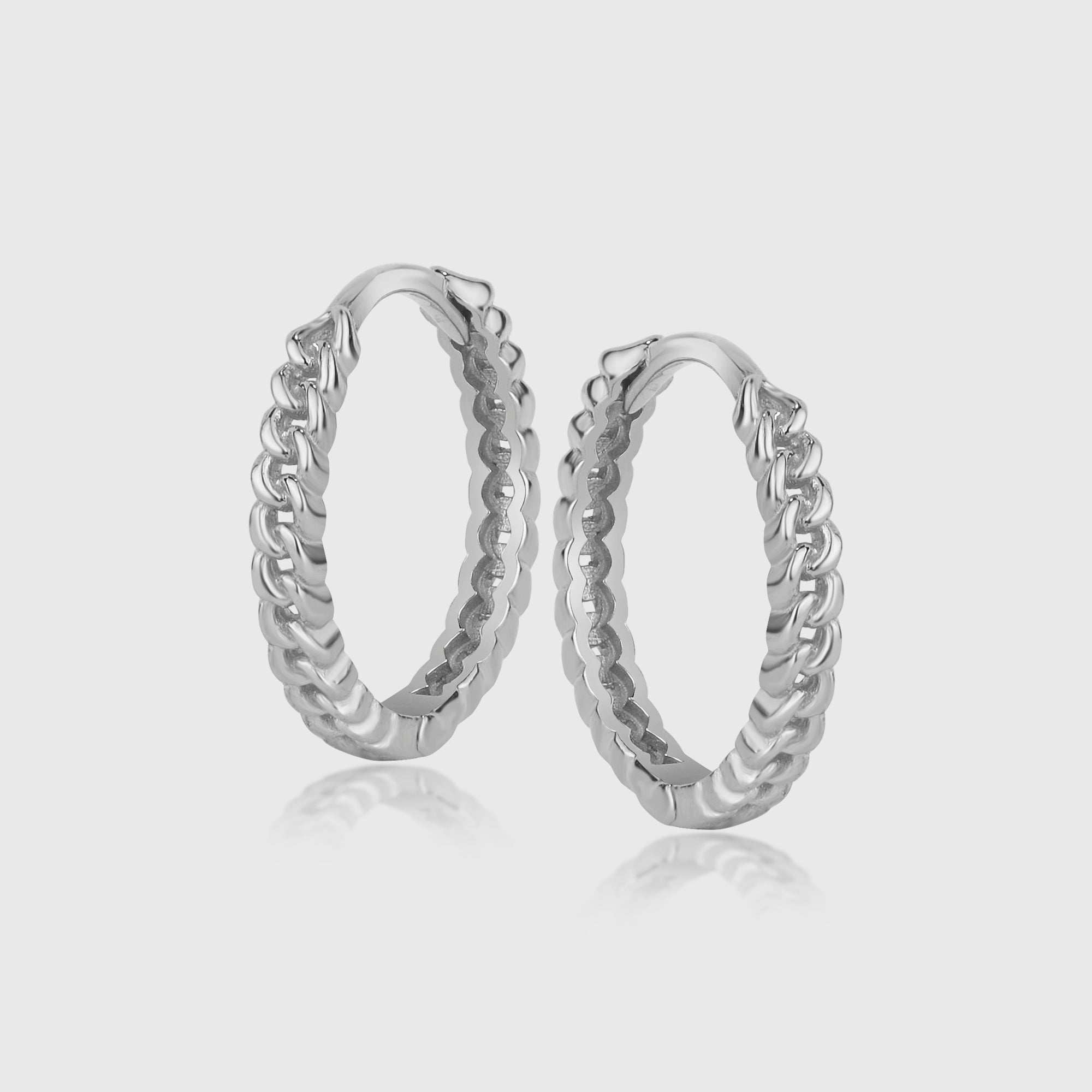 Produktbild: „Chain Creole S in Silber, 15 mm, 925 rhodiniert, feines Kettendesign, Paar“.