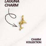 Laguna Charm in Gold: Delfin Charm für Damen, Teil der Charm Kollektion, hochwertig fotografiert.