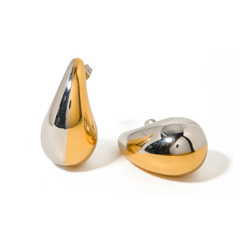 Drop Bicolor Ohrstecker aus Edelstahl, gold-silber, glänzende Tropfenform, Produktaufnahme.
