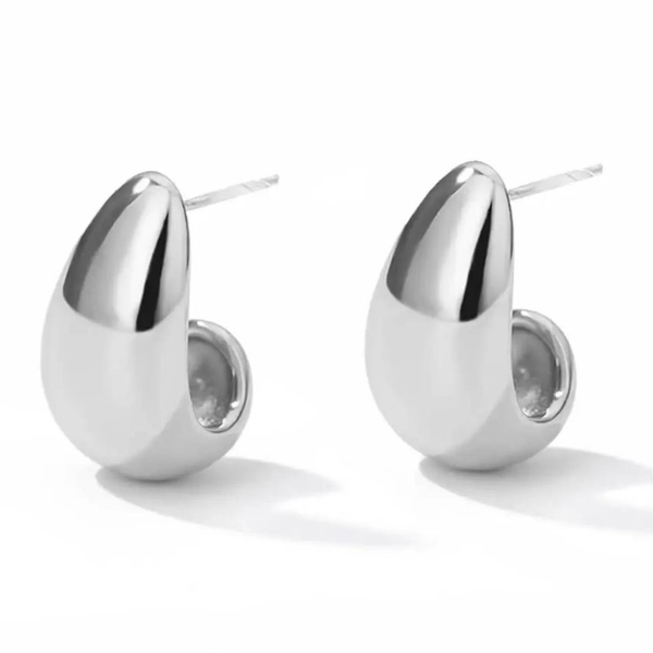 Drop Big Ohrstecker in Silber aus Edelstahl, glänzende Tropfenform auf weißem Hintergrund.