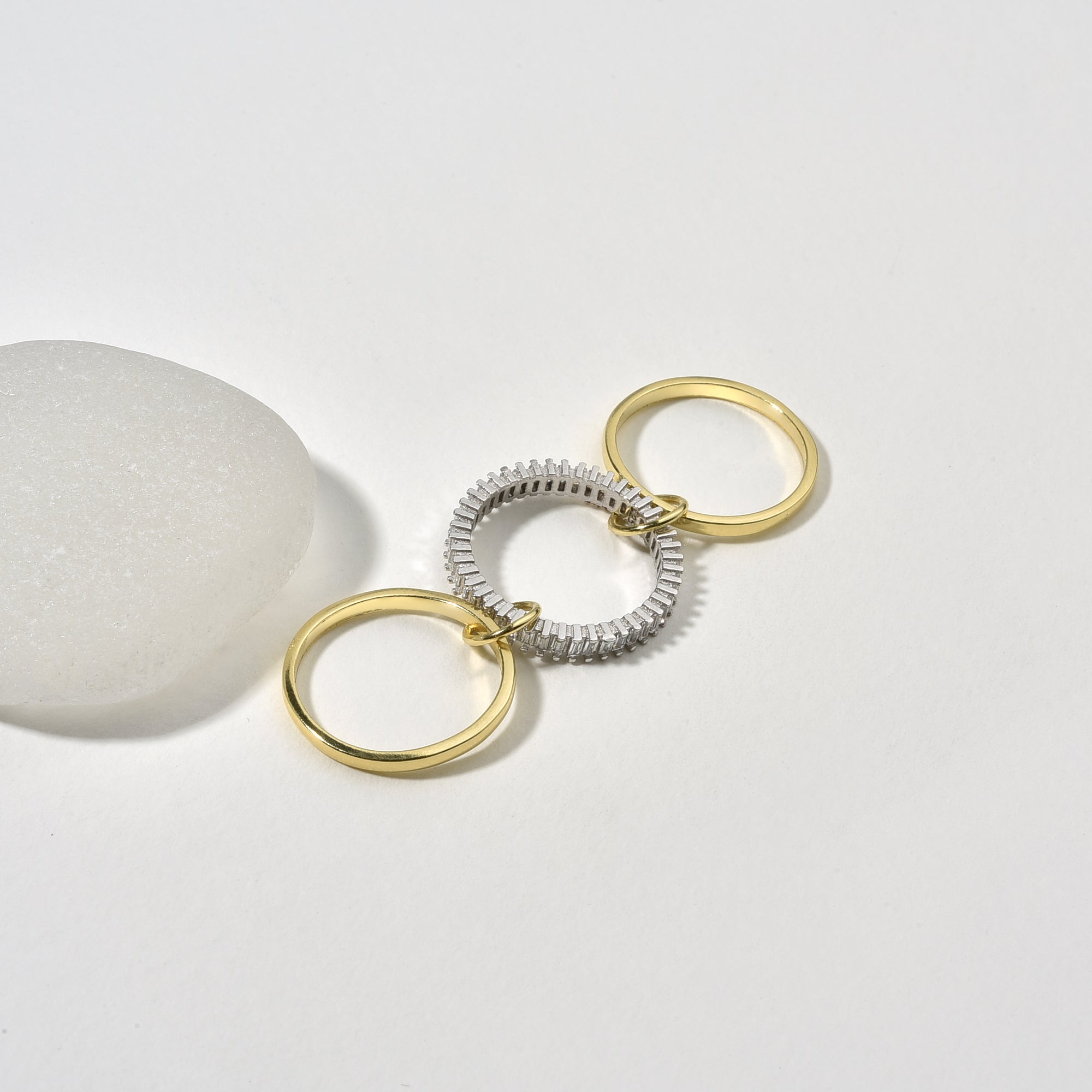 Eleganter  Baguette Ring aus 925 Sterling Silber, 14K vergolde
