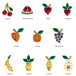 Übersicht der Obstjuwelen-Anhänger: Kirsche, Wassermelone, Apfel, Erdbeere, Pfirsich, Orange, Weintraube, Banane, Ananas, Zitrone, Avocado.