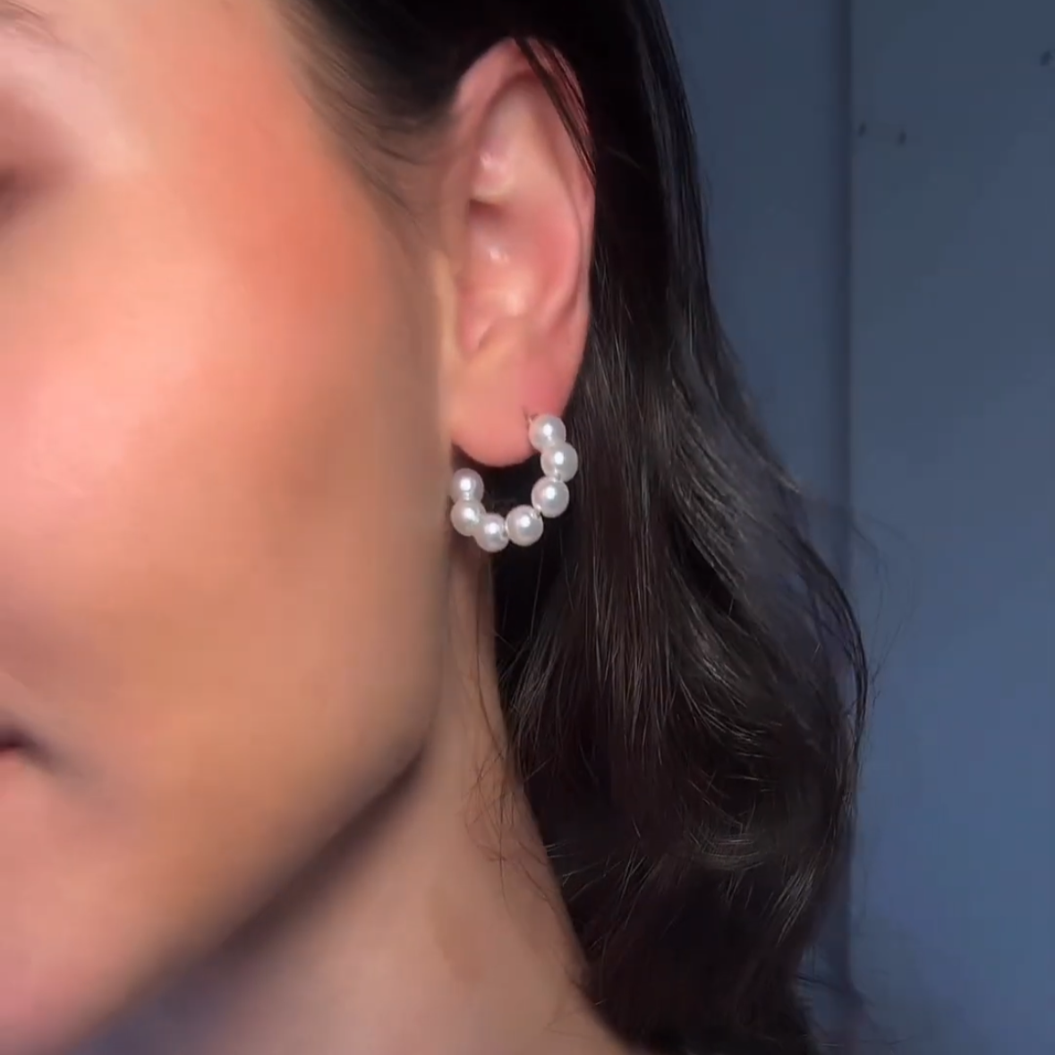 Luna Creolen Damen in Gold mit Perlen, zeitloser Schmuck