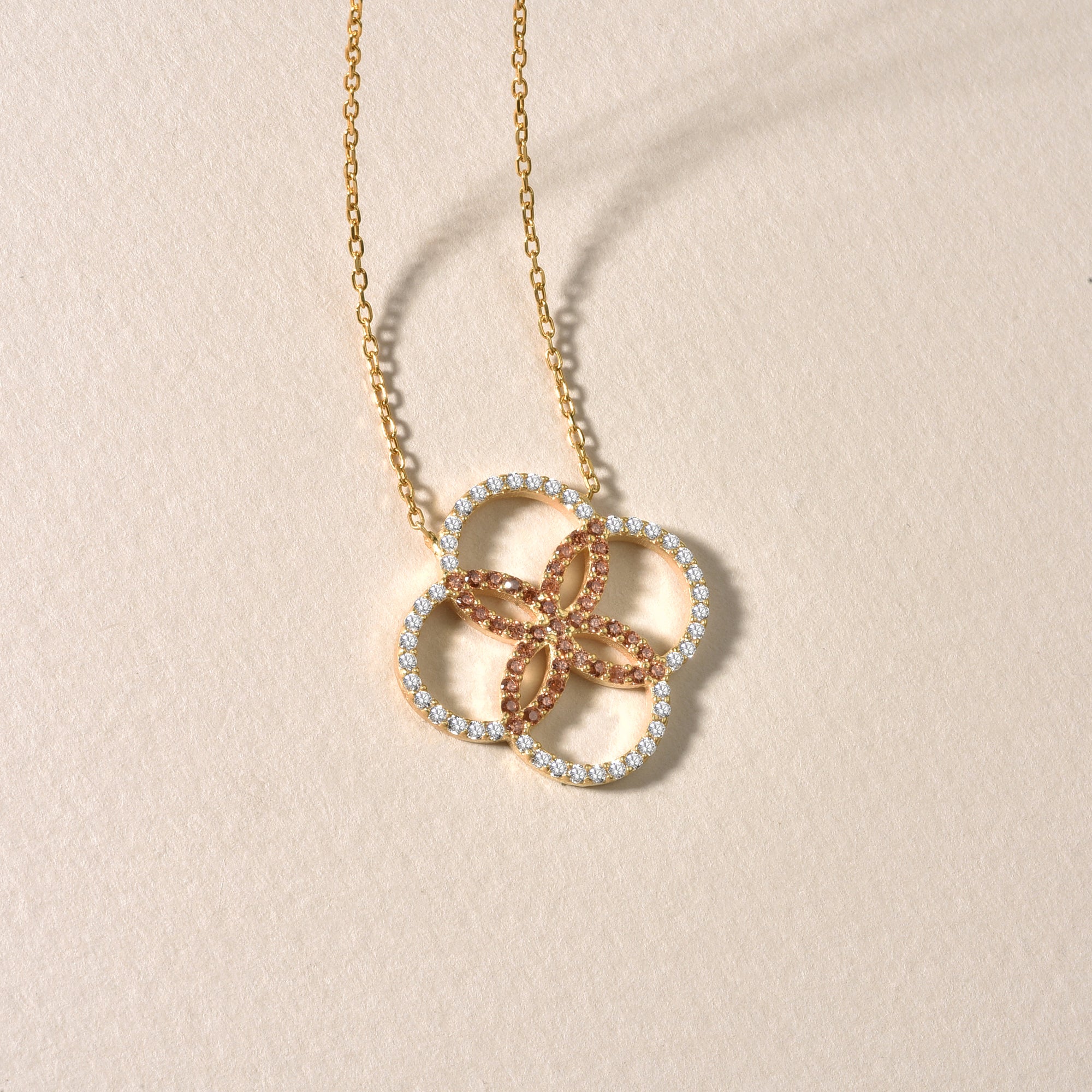 Damen Halskette Gold mit floraler Form, elegant & zeitlos