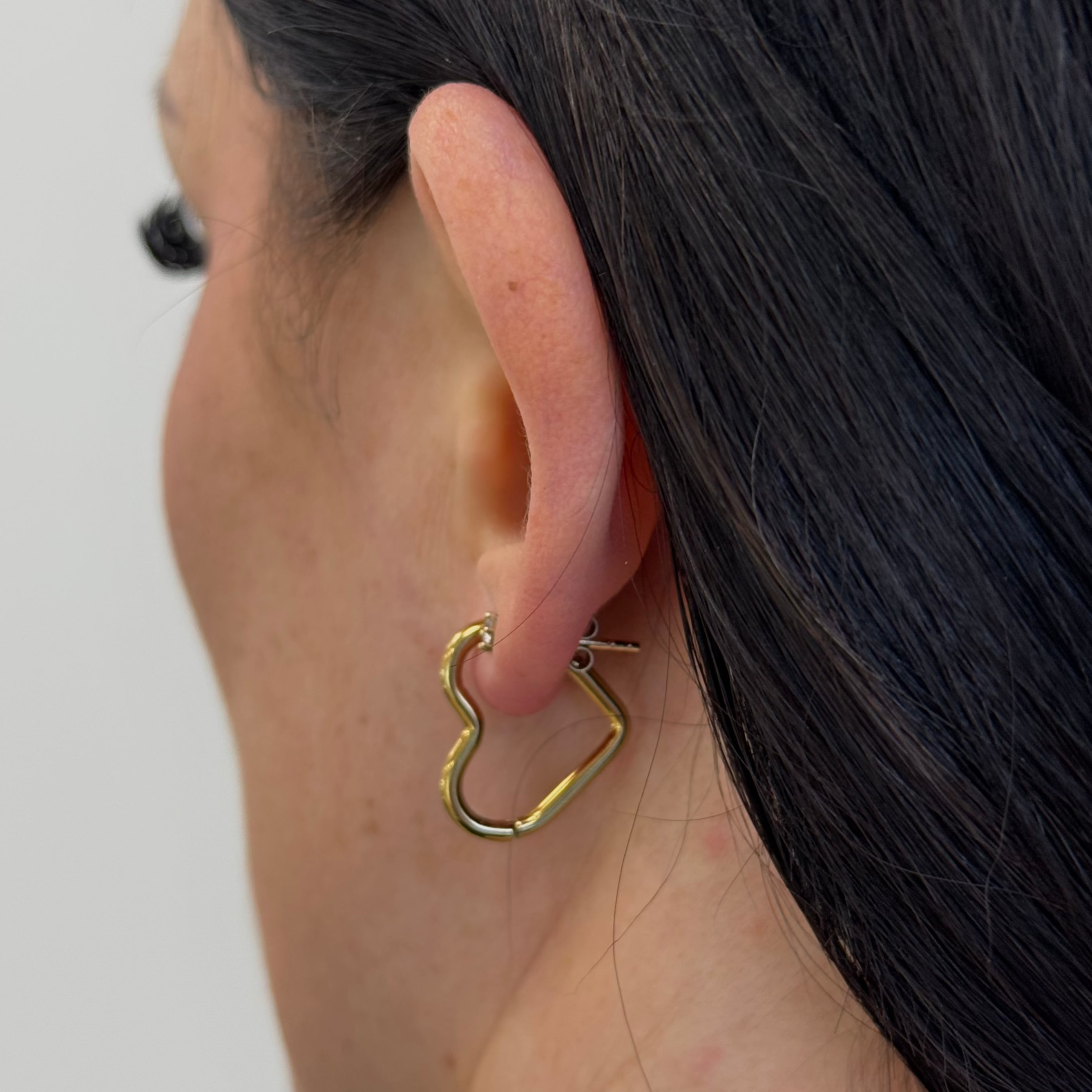 Zeitlose Herz Creolen in Gold – modernes Accessoire für Damen