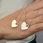 Herz Gravur Halskette Gold und Silber im Vergleich – Herzanhänger mit Shiny Closure und Zirkonia.