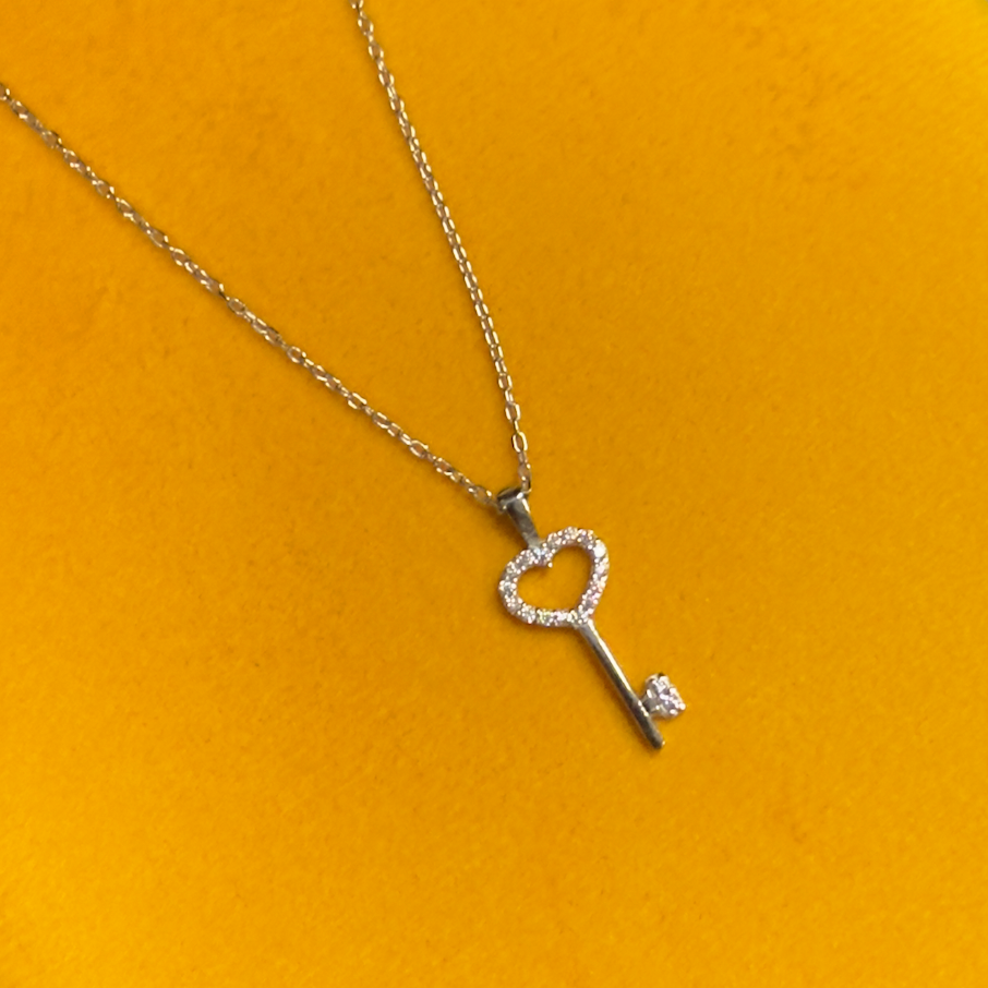 Romantische Herz Schlüssel Halskette Silber – Symbol für Liebe