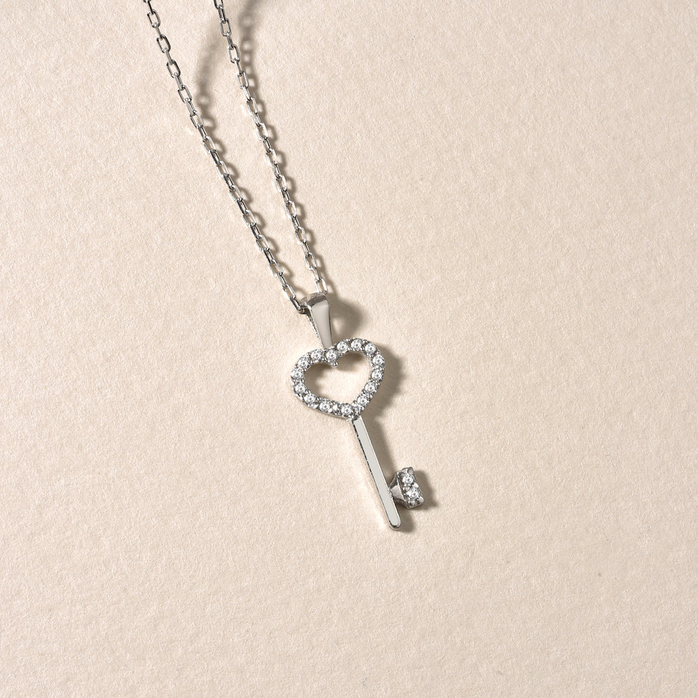 Herz Schlüssel Halskette Silber – elegante Damenkette mit Herzanhänger