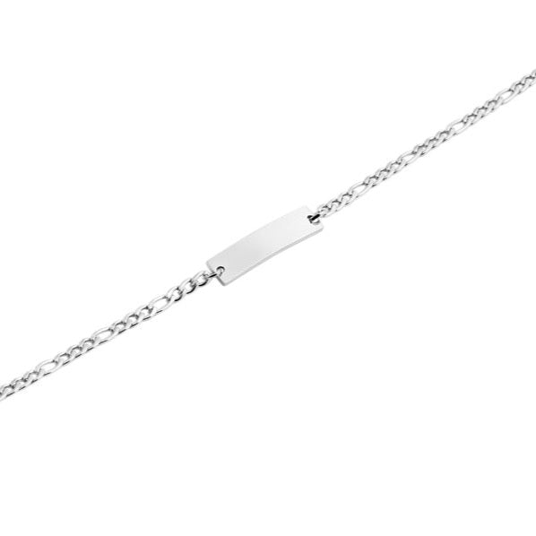 Filigranes Figaro ID Armband aus Edelstahl mit Gravurplatte, verstellbar, Detailaufnahme auf weißem Hintergrund,