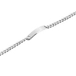 ID Armband Steel in Silber mit Gravurplatte, mittlere Breite, flach liegend auf weißem Hintergrund.