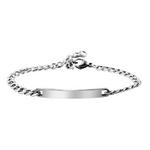 Silbernes ID Armband aus Edelstahl mit Gravurplatte und Kette auf weißem Hintergrund.