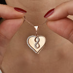 Infinity Love Kette Rosé, Herzanhänger mit Zirkonia, edler Schmuck in Handaufnahme
