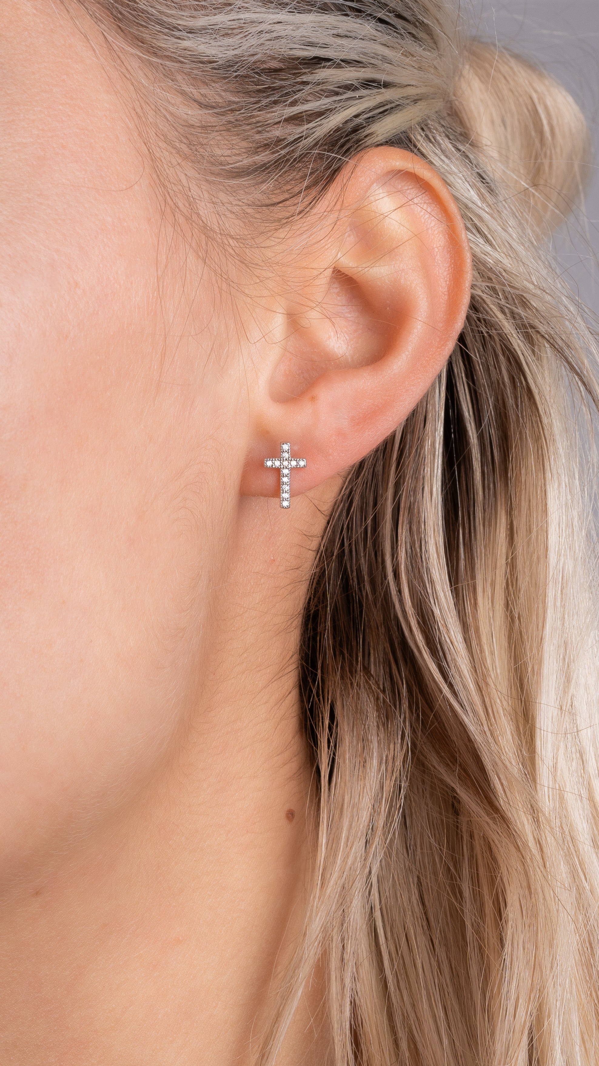 Kreuz Ohrstecker Silber für Damen – funkelnde Zirkonia, Schmetterlingverschluss, wasserfest.