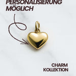 Detailaufnahme eines goldenen Herz Charms der Lissabon Kollektion auf weißem Hintergrund