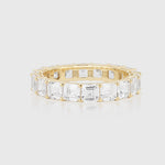 Memorie Princess Ring in Gold mit funkelnden quadratischen Zirkonia als eleganter Damenring.