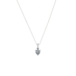 Minimalistische silberne Halskette mit weißem Zirkonia-Diamond-Herzanhänger in Herzform.