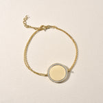 Mirror Gravur Armkette Gold flach fotografiert – 925 Silber vergoldet, Zirkonia Rahmen.