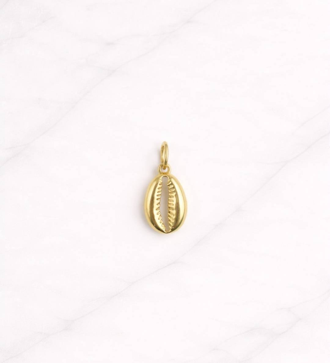 Goldener Monteriva CHARM in Muschelform als eleganter Damen Anhänger.