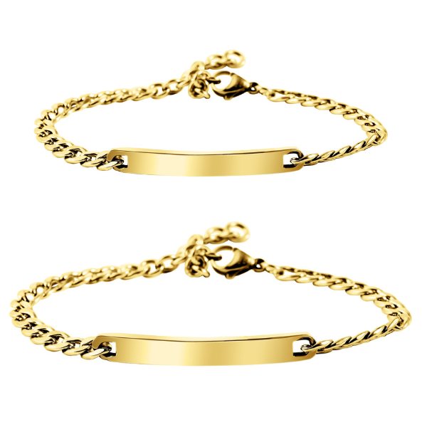Zwei goldene Partnerarmbänder mit Gravurplatte aus Edelstahl, mittlere Größe.