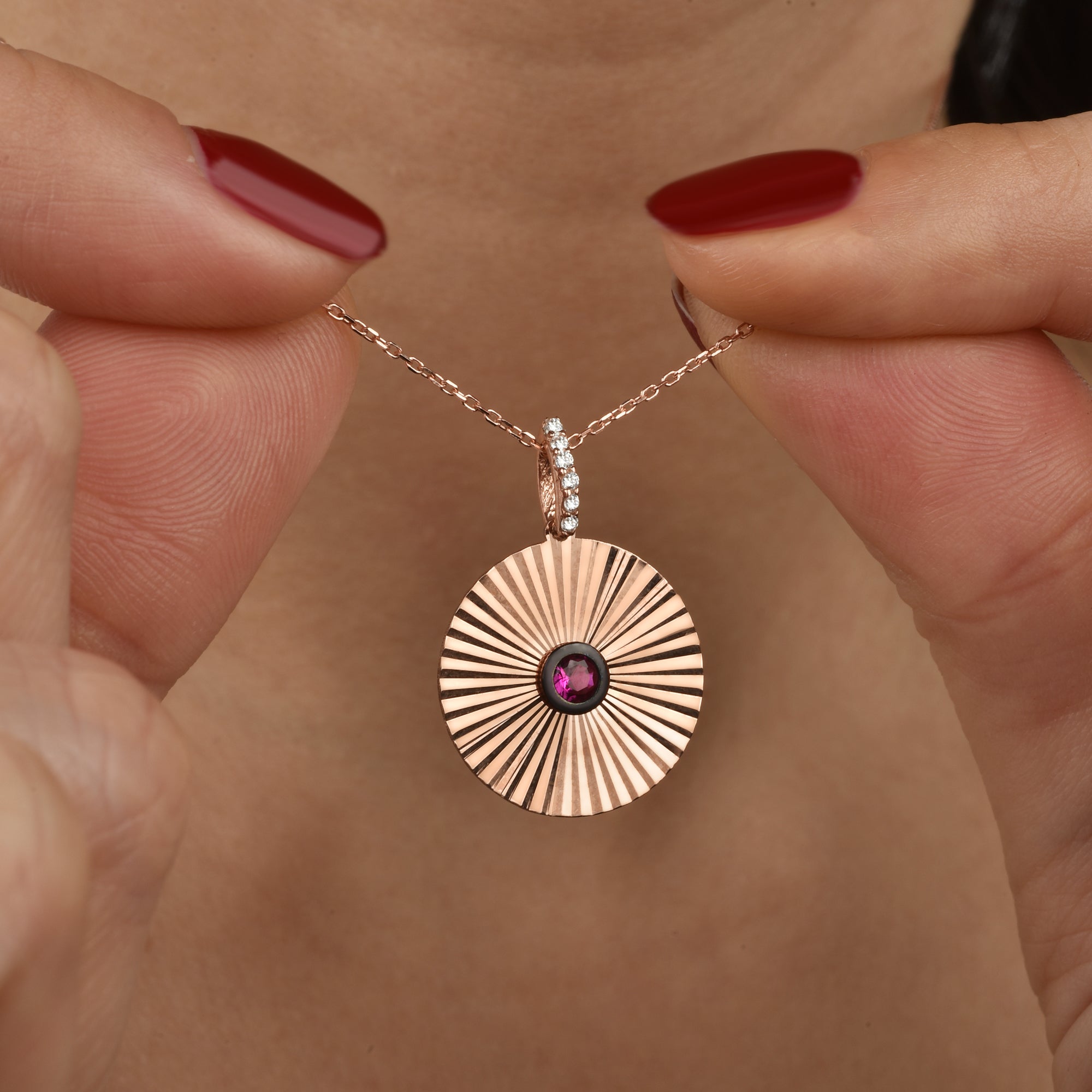 Runde Halskette Rosé, 925 Sterling Silber vergoldet, mit rotem Zirkonia Mittelstein und weißen Zirkonia