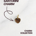 Santorini CHARM Herz Gold mit Schriftzug „Santorini Charm“ – edler Damen Charm für Kette oder Armband.