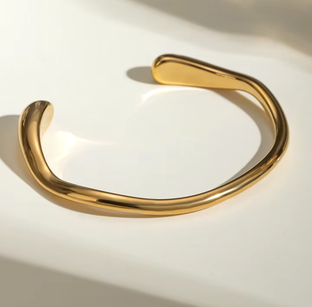 Schlichtes Armband Gold – eleganter Armreif, perfekt als Geschenk