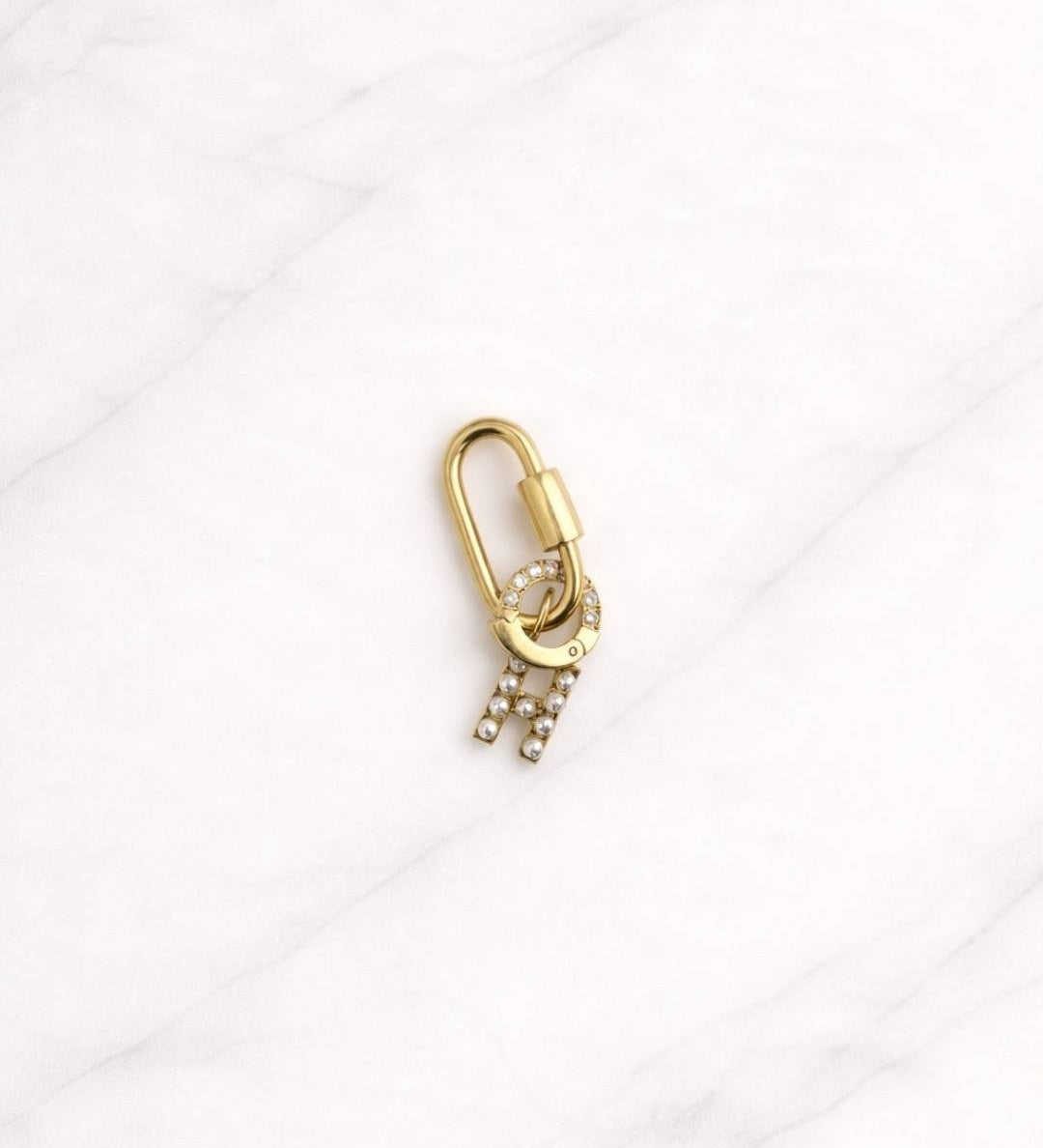 St. Tropez Charm in Gold als eleganter Damen Anhänger mit funkelnden Details.