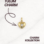 Tulum Charm aus der Charm Kollektion in Gold mit weißem Stein.