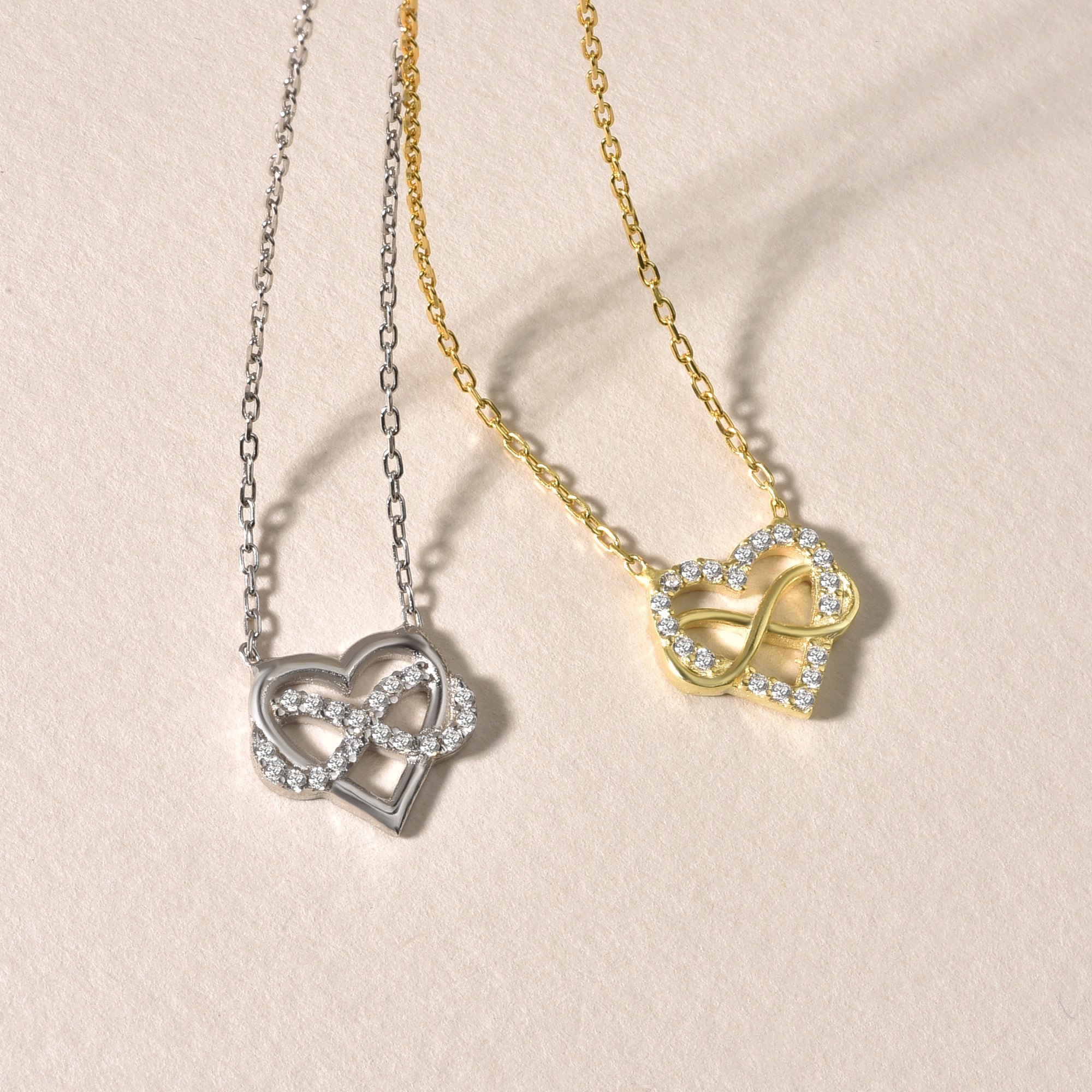 Elegante Unendlichkeit Herz Kette Gold aus 925 Sterling Silber, 14K vergoldet, mit funkelnden Zirkonia-Steinen