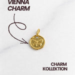 Goldener Vienna Charm (Butterfly Coin) als Teil der Charm Kollektion, Produktfoto freigestellt.
