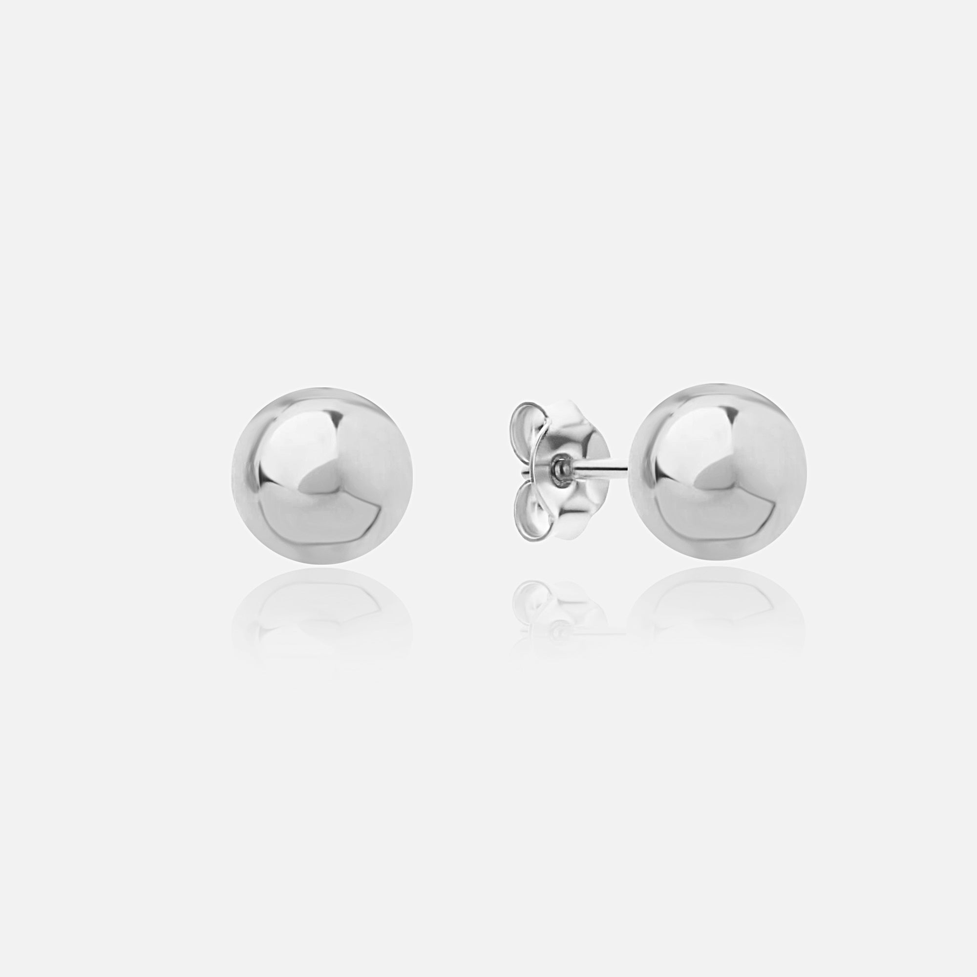Balls M Stud Ohrstecker aus 925 Sterling Silber in Kugelform, freigestellt auf hellem Hintergrund.