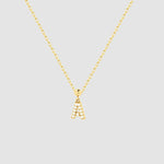 Feine goldene Halskette mit funkelndem Buchstaben A Zirkonia Anhänger von Dkeniz.