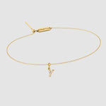 Zartes Goldarmband mit Buchstaben Y Zirkonia Anhänger und Dkeniz Gravurplättchen.