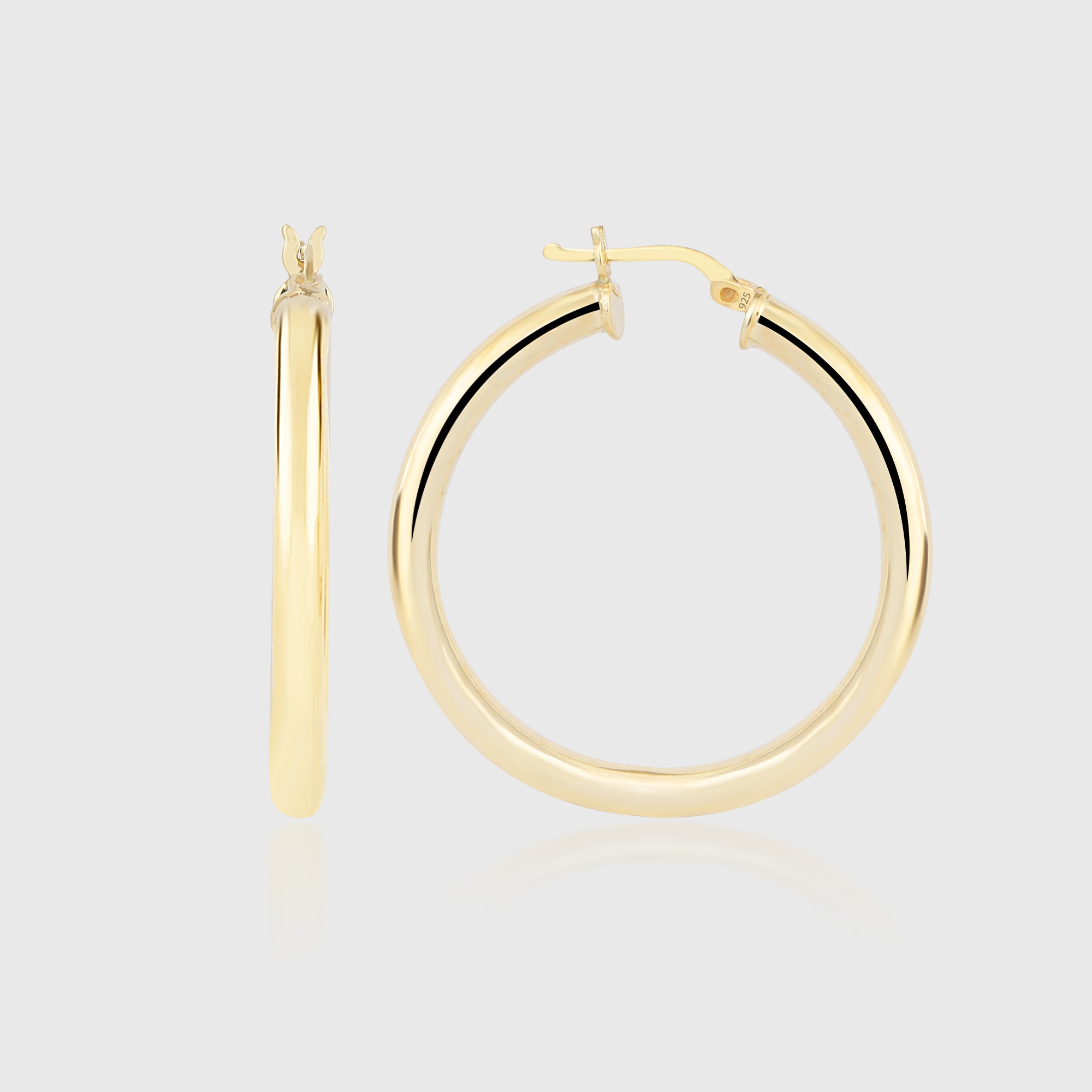 Bump L Creolen in Gold aus 925 Sterling Silber, glänzende Hoops mit Klappenverschluss.