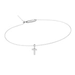 Feines Silberarmband mit Charm Letter T und Dkeniz Logo-Plakette.