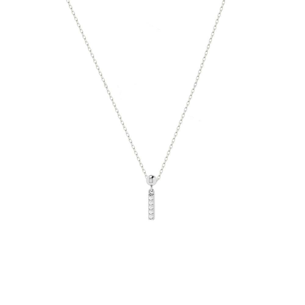 Zarte Silberhalskette mit funkelndem Charm Letter I aus Zirkonia.