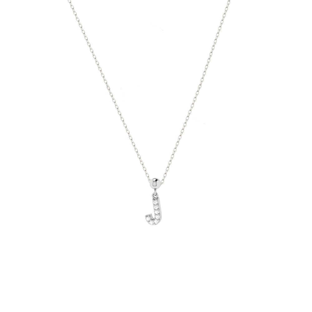 Zarte Silberhalskette mit funkelndem Charm Letter J aus Zirkonia.