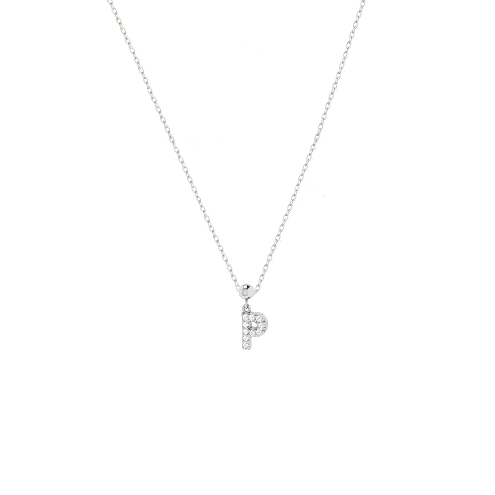 Zarte Silberhalskette mit funkelndem Charm Letter P aus Zirkonia.