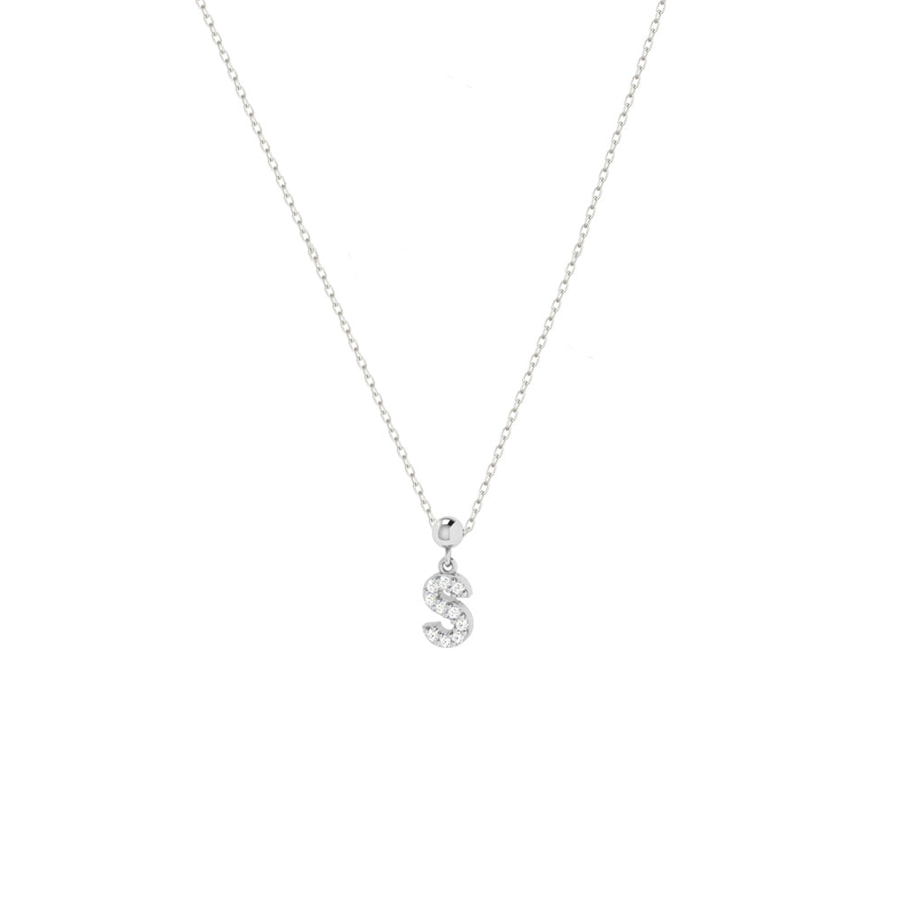 Zarte Silberhalskette mit funkelndem Charm Letter S aus Zirkonia.